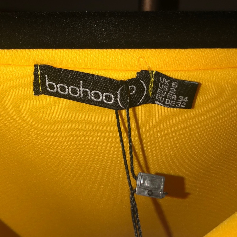 Yellow off the shoulder Boohoo dress - Picture 3 of 5